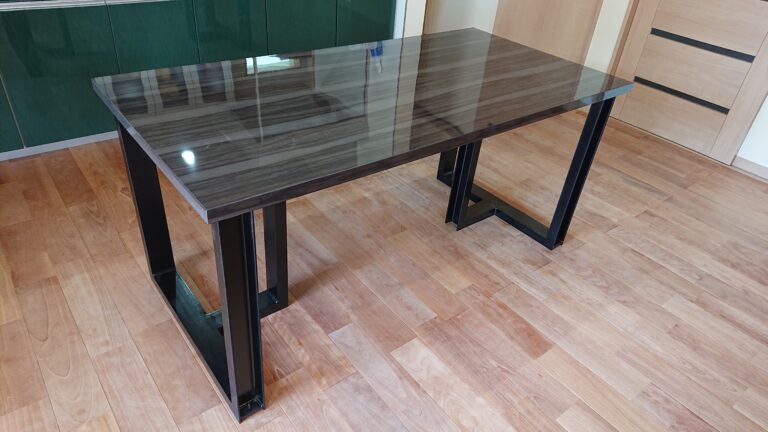 DiningTable01